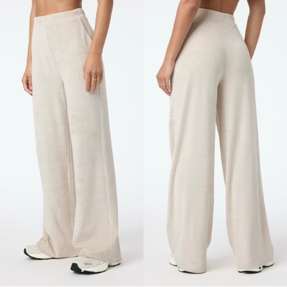 Vuori Haven Wide Leg Pants Women’s Medium Beige Ribbed Soft Lounge Athleisure